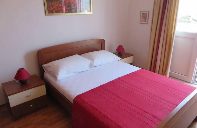 Holiday apartment Drasnice for 1 - 6 persons with 3 bedrooms - Holiday apartment in one or multi-fam