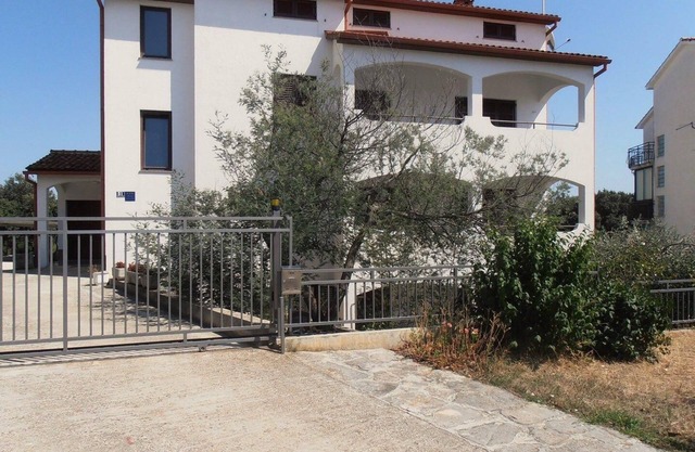 Holiday apartment Funtana for 1 - 5 persons with 3 bedrooms - Holiday apartment