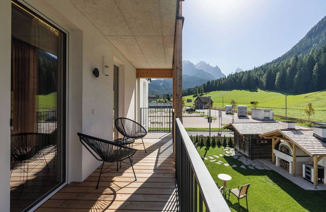 Holiday Apartment in a Hotel 'Apartment Home' with Mountain View, Shared Garden and Wi-Fi