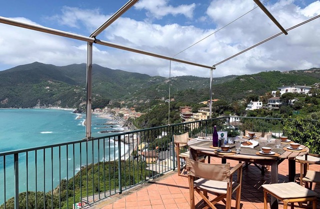 Holiday apartment Moneglia for 1 - 4 persons with 2 bedrooms - Holiday apartment
