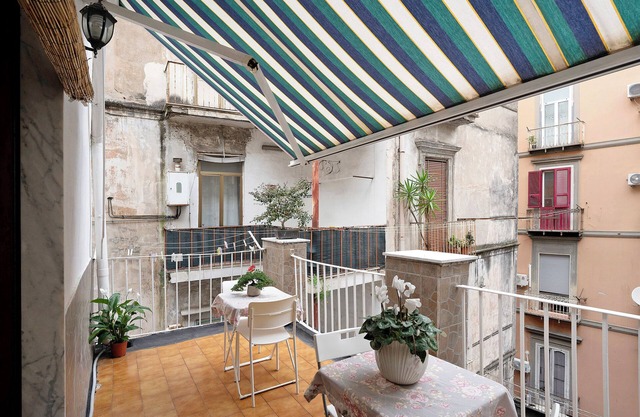 Holiday Apartment "La Casa Di Gennaro - Napoli" with Private Terrace and Wi-Fi