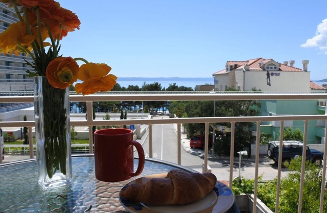Holiday apartment Makarska for 1 - 5 persons with 2 bedrooms - Holiday apartment in one or multi-fam