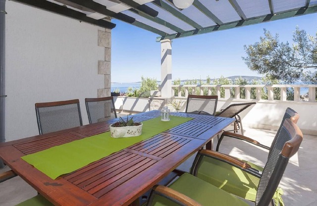Holiday apartment Maslinica for 1 - 8 persons with 4 bedrooms - Holiday apartment in one or multi-fa