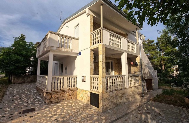 Holiday apartment mit Klimaanlage und Balkon