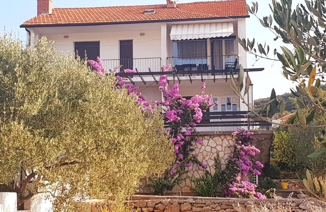 Holiday apartment Stari Grad for 4 - 6 persons with 3 bedrooms - Row house