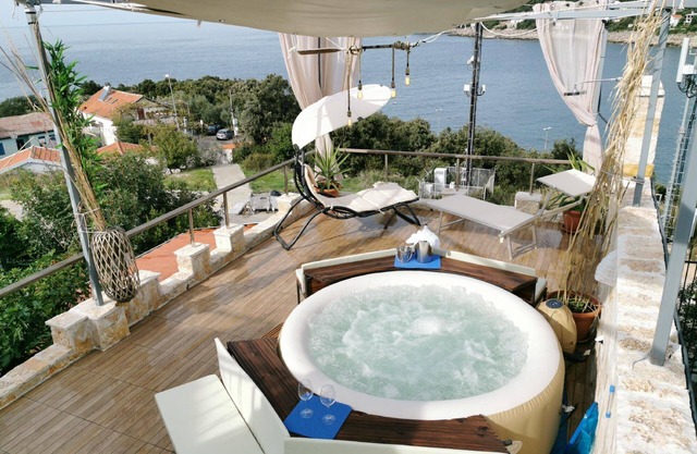 Holiday apartment Utjeha for 1 - 8 persons with 3 bedrooms - Holiday apartment