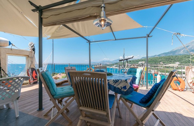 Holiday apartment Utjeha for 1 - 8 persons with 3 bedrooms - Holiday apartment