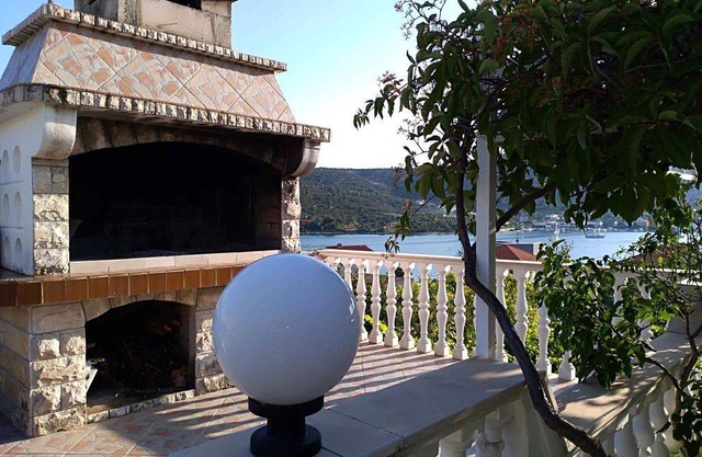 Holiday apartment with sea view 60 m from the beach