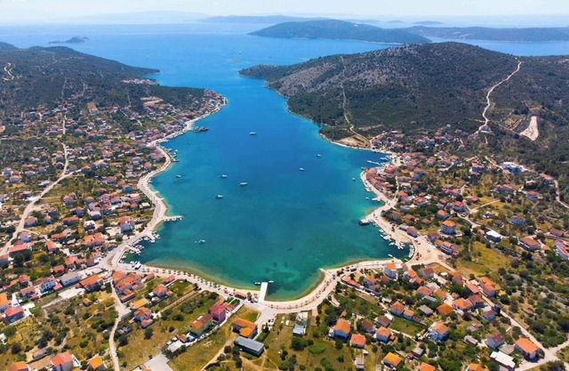 Holiday apartment with sea view 60 m from the beach