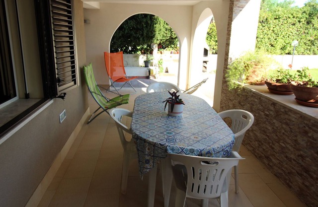 Holiday apartment with terrace and sea view