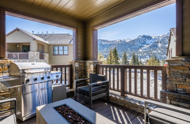Holiday Availability! Well-Appointed Creekhouse Townhome with Gas Grill and Fire Pit