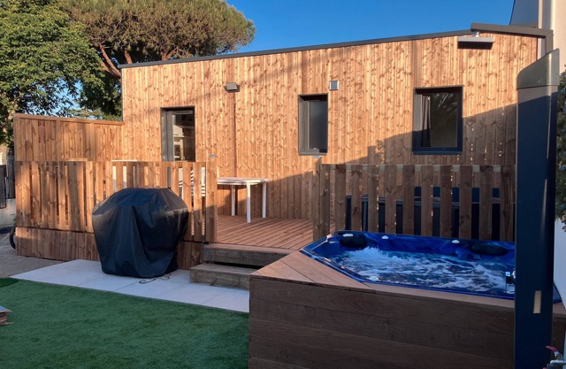 Holiday Home 'Le Refuge Sablais' with Private Terrace, Wi-Fi and Air Conditioning