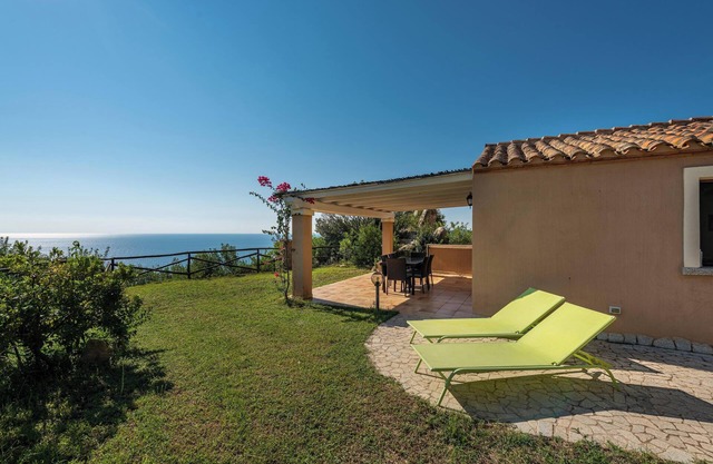 Holiday Home 'Annavi N9' with Sea View, Shared Pool and Air Conditioning
