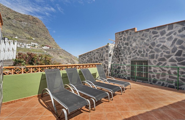 Holiday Home 'Casa Rural Ondina B' with Sea View, Private Terrace and Wi-Fi