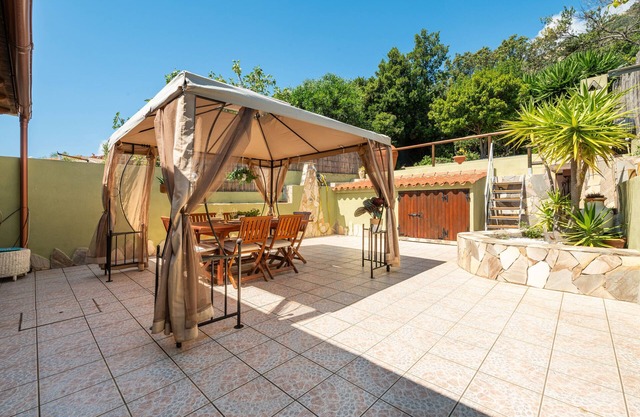 Holiday Home 'Claudia' with Private Terrace, Wi-Fi and Air Conditioning