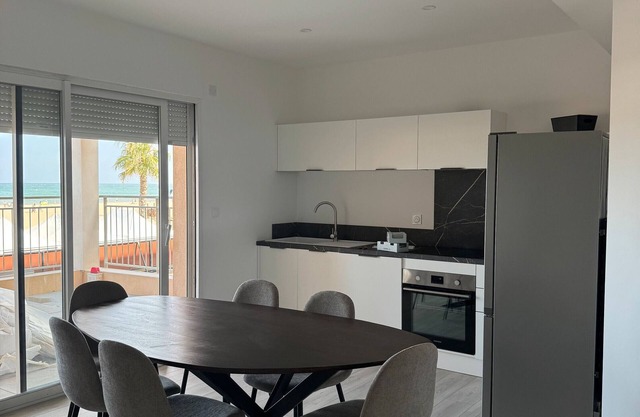 Holiday Home 'Face À La Mer 1' with Air Conditioning