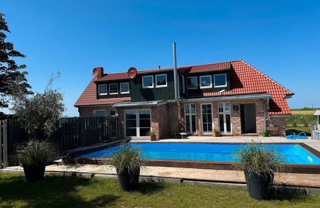 Holiday Home 'Huus Ant Diek with Pool' with Private Terrace, Private Garden and Wi-Fi