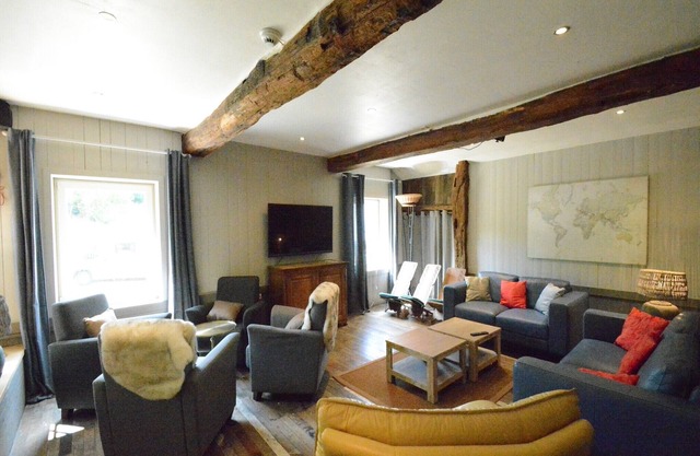Holiday Home in Bièvre near Forest & Pond