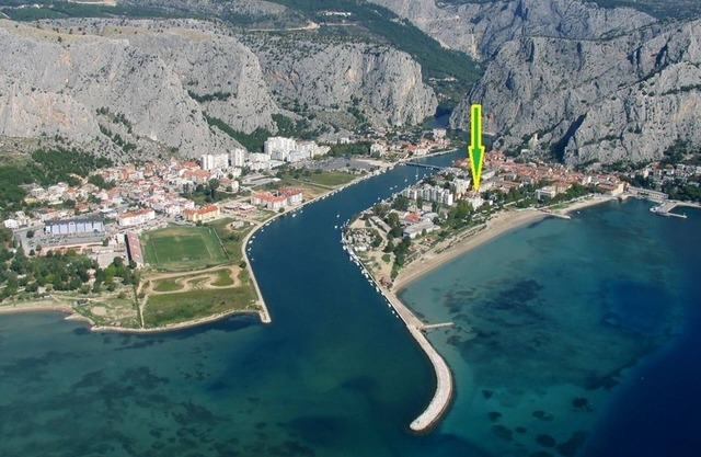 Holiday Home in Omiš with Terrace, Air condition, WIFI, Washing machine (4183-1)