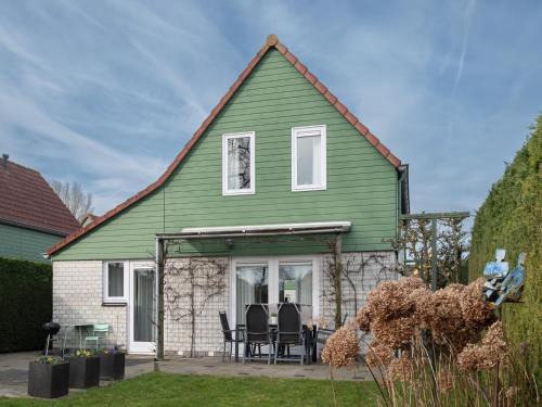 Holiday Home in Quiet Dutch Park for Families