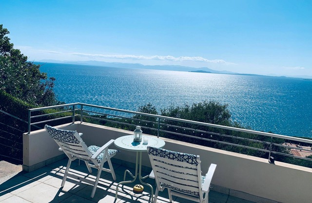 Holiday Home 'Daisy' with Sea View, Wi-Fi and Air Conditioning