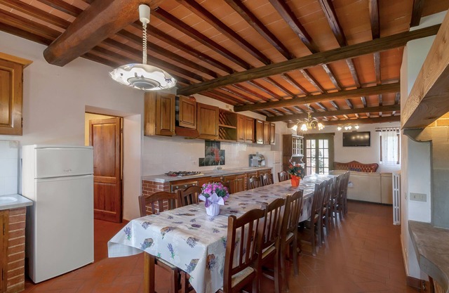 Holiday home 'La Colonica nel Chianti Sotto' with shared pool