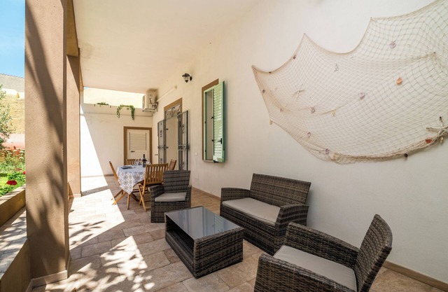 Holiday Home 'Maison Chloe' close to the Beach with Terrace, Garden & Wi-Fi