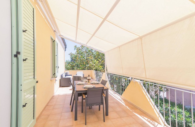 Holiday Home 'Maison Chloe 2' close to the Beach with Balcony, Terrace & Wi-Fi