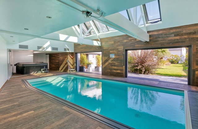 Holiday Home 'Villa Ker Minet - Maison 8 Pers' with Private Terrace, Wi-Fi and Air Conditioning