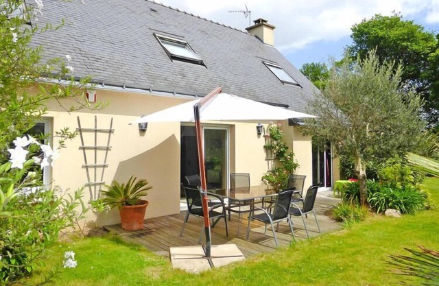 Holiday home with garden, Auray
