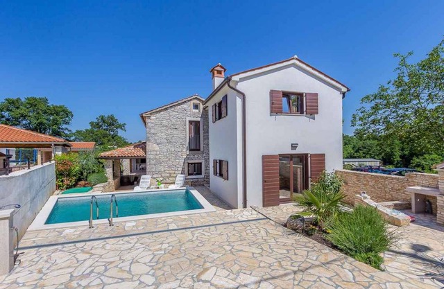 Holiday home with pool