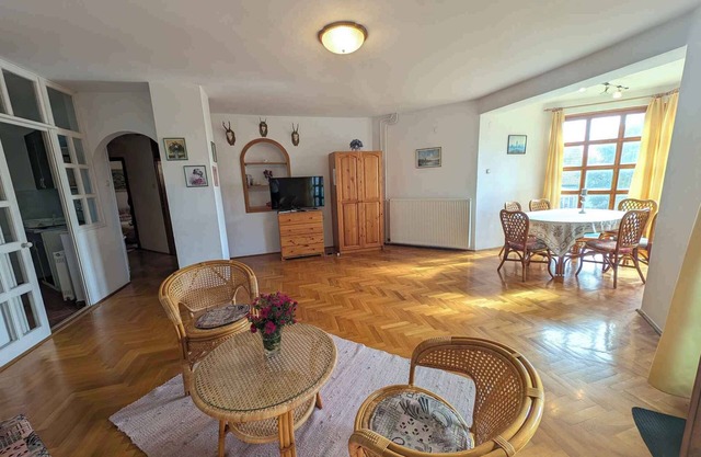 Holiday home with large rooms in the neighbourhood of the quiet nature