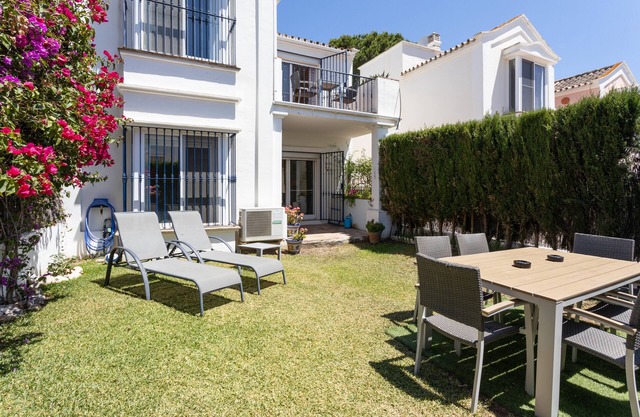 Holiday home with private garden 5 minutes from puerto bañus and the beach
