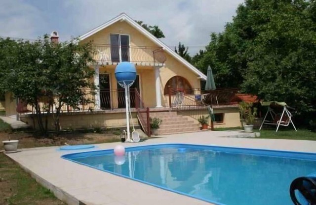 holiday home "Zonnehuis" with private swimming pool