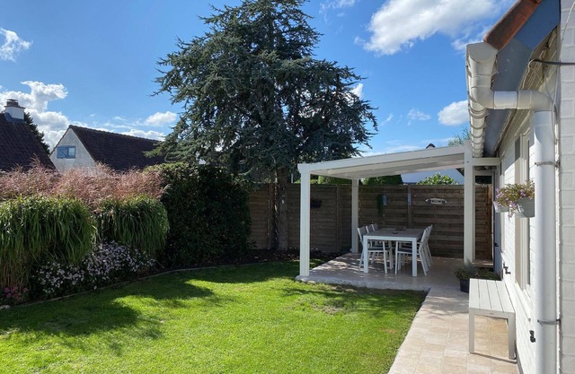 Holiday home Zonneweelde near dunes and forest