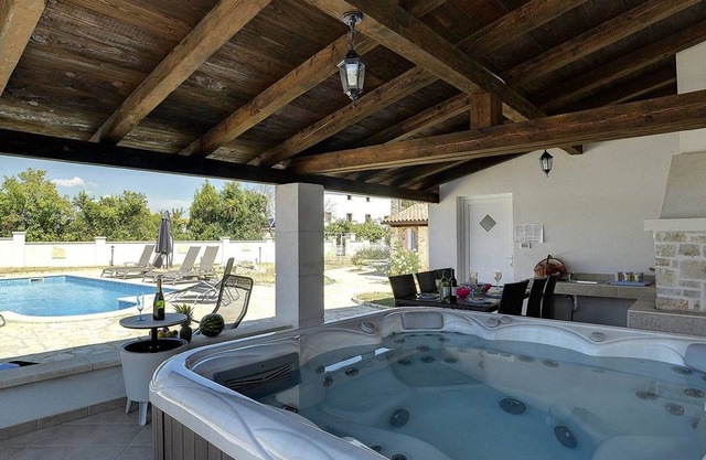 Holiday house Filipana for 16 - 20 persons with 8 bedrooms - Holiday house