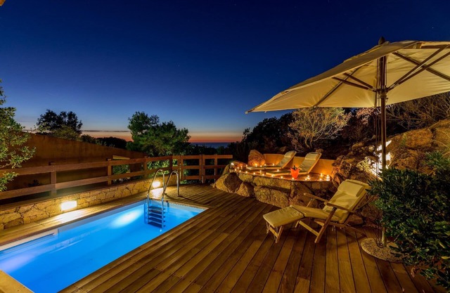 Holiday house for two people, surrounded by abundant greenery and close to the sea, ideal for switching off