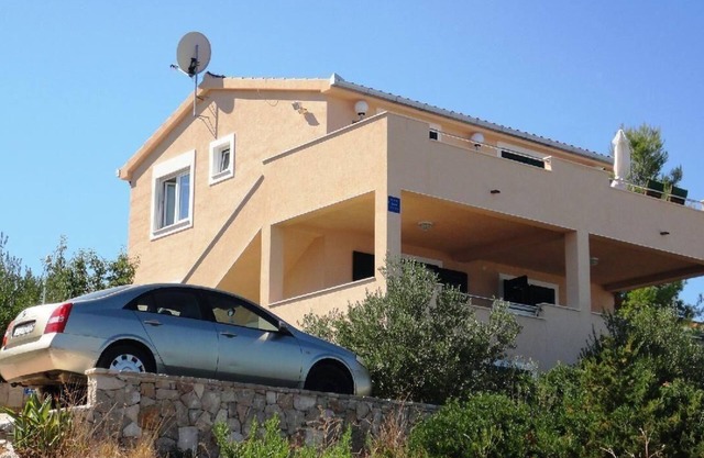 Holiday house Rogac for 1 - 8 persons with 4 bedrooms - Holiday home