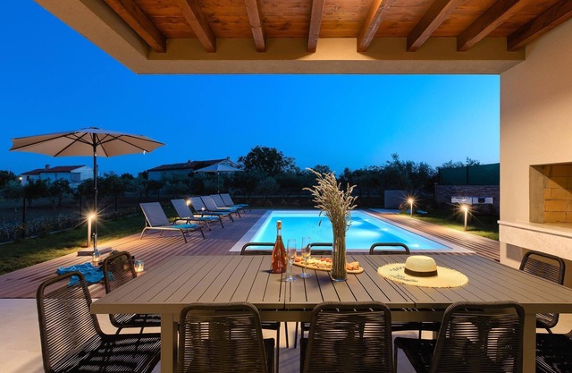 Holiday house Svetvinčenat for 1 - 10 persons with 5 bedrooms - Holiday home