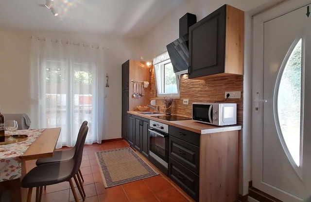 Holiday house Vantačići for 1 - 3 persons with 2 bedrooms - Row house