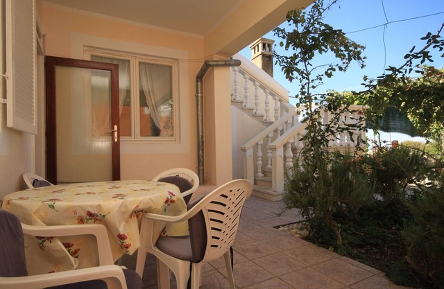 Holiday house with a parking space Lukoran, Ugljan (K-8385)