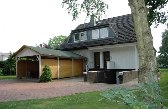 Holiday house with indoor pool, garden and party room