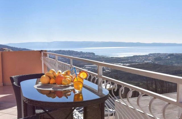 Holiday house with private pool for 12 persons approx. 280 qm in Split-Kucine, Dalmatia (Mosor)