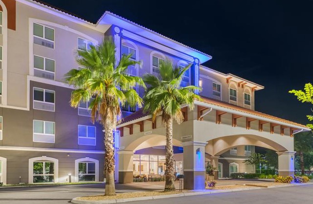 Holiday Inn Express & Suites St. Petersburg - Madeira Beach, An IHG Hotel