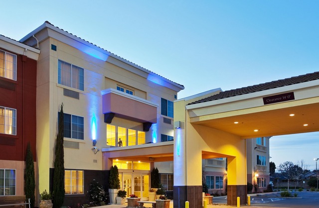 Holiday Inn Express Berkeley, an Ihg Hotel