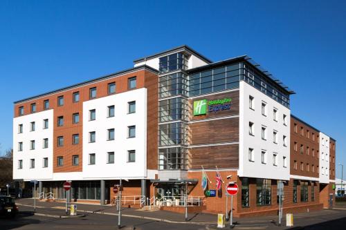 Holiday Inn Express Harlow Ihg Hotel 