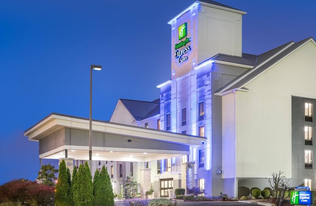 Holiday Inn Express Hotel & Suites Louisville East by IHG