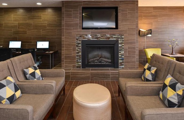 Holiday Inn Express Hotel & Suites Omaha West