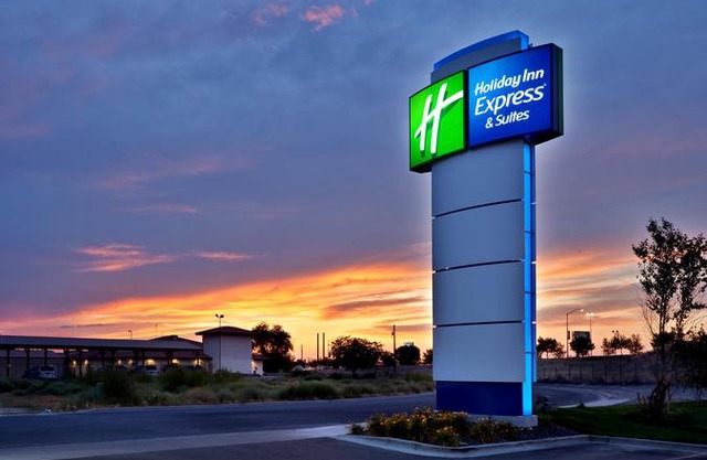 Holiday Inn Express Hotel & Suites Ontario