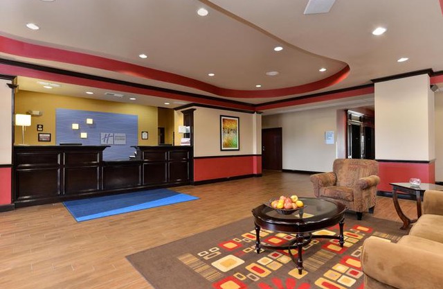 Holiday Inn Express Hotel & Suites Sherman Highway 75